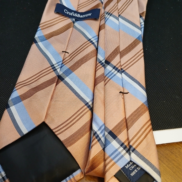 PLAID Crafts and Barrow.   HANG - Picture 2 of 2